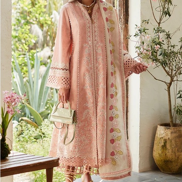 ❌SOLD❌Suffuse by sana yasir NAYLA luxury lawn 23 - Picture 10 of 16